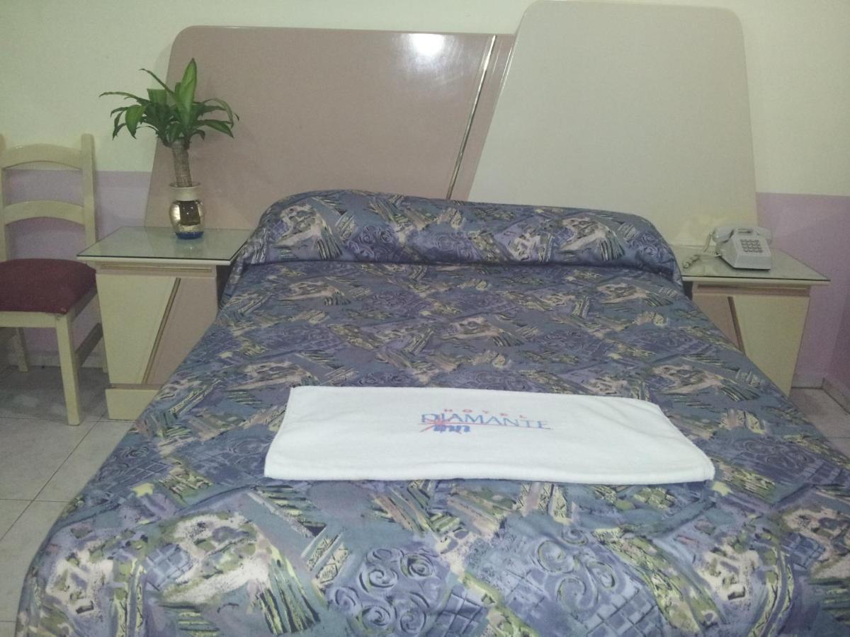 Hotel Diamante Inn Uriangato Экстерьер фото