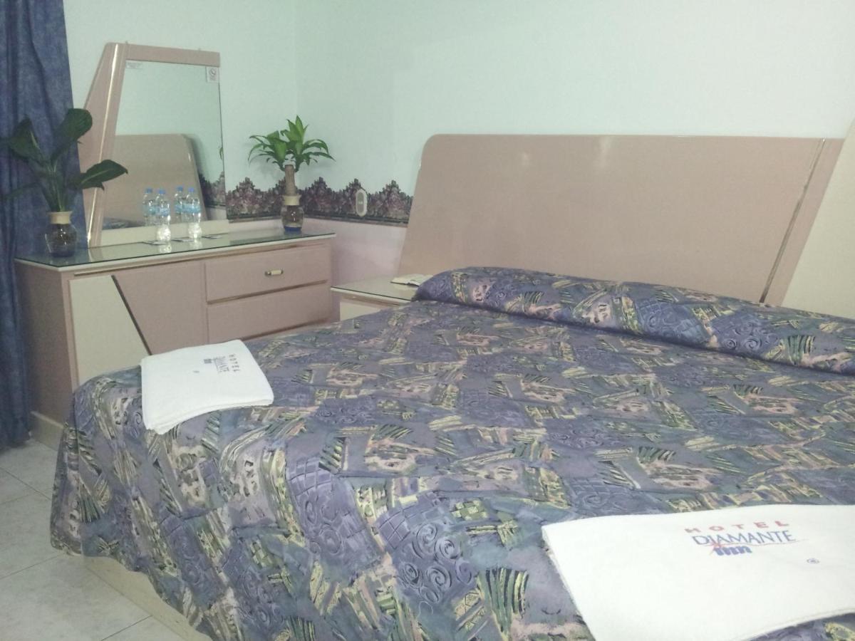 Hotel Diamante Inn Uriangato Экстерьер фото