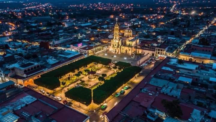 Hotel Diamante Inn Uriangato Экстерьер фото